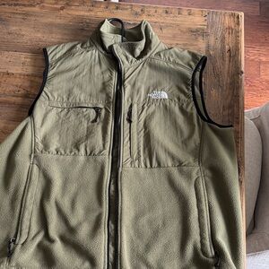 The North Face Men's Green / Black Fleece Vest